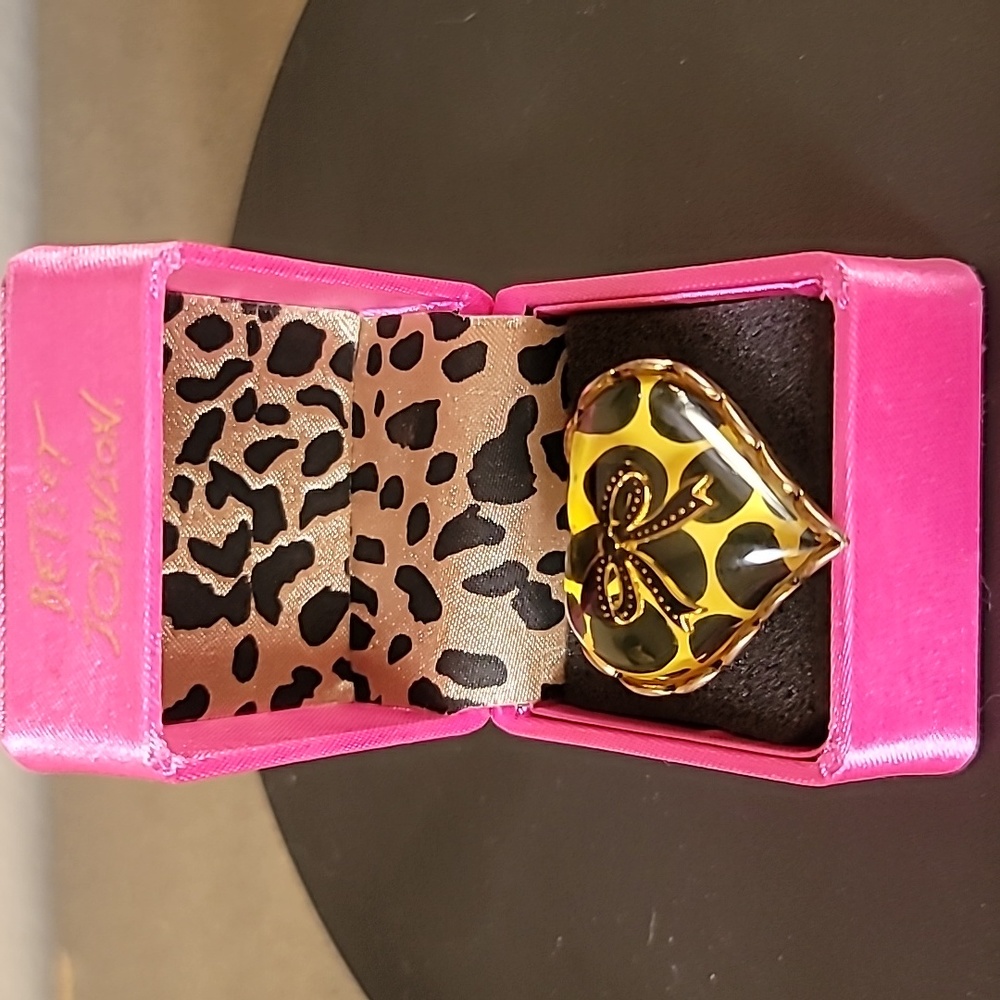 Vintage BETSEY JOHNSON Dot Dot Dot Collection Lucite Heart with Bow Ring. Size 7